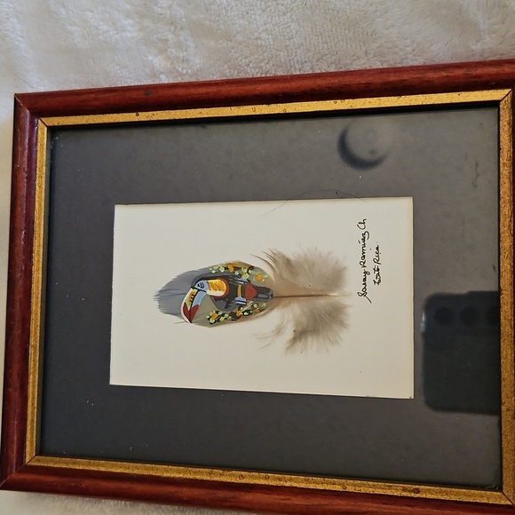 Vtg ARTISAN Signed Costa Rica Framed Feather Art with Toucan Design - Picture 2 of 6